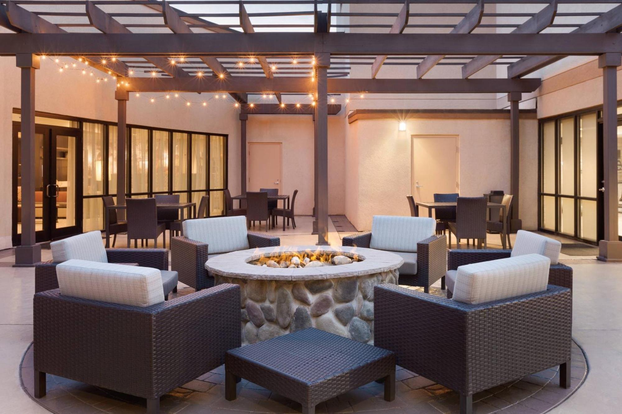Courtyard Charlotte Airport North Hotell Eksteriør bilde