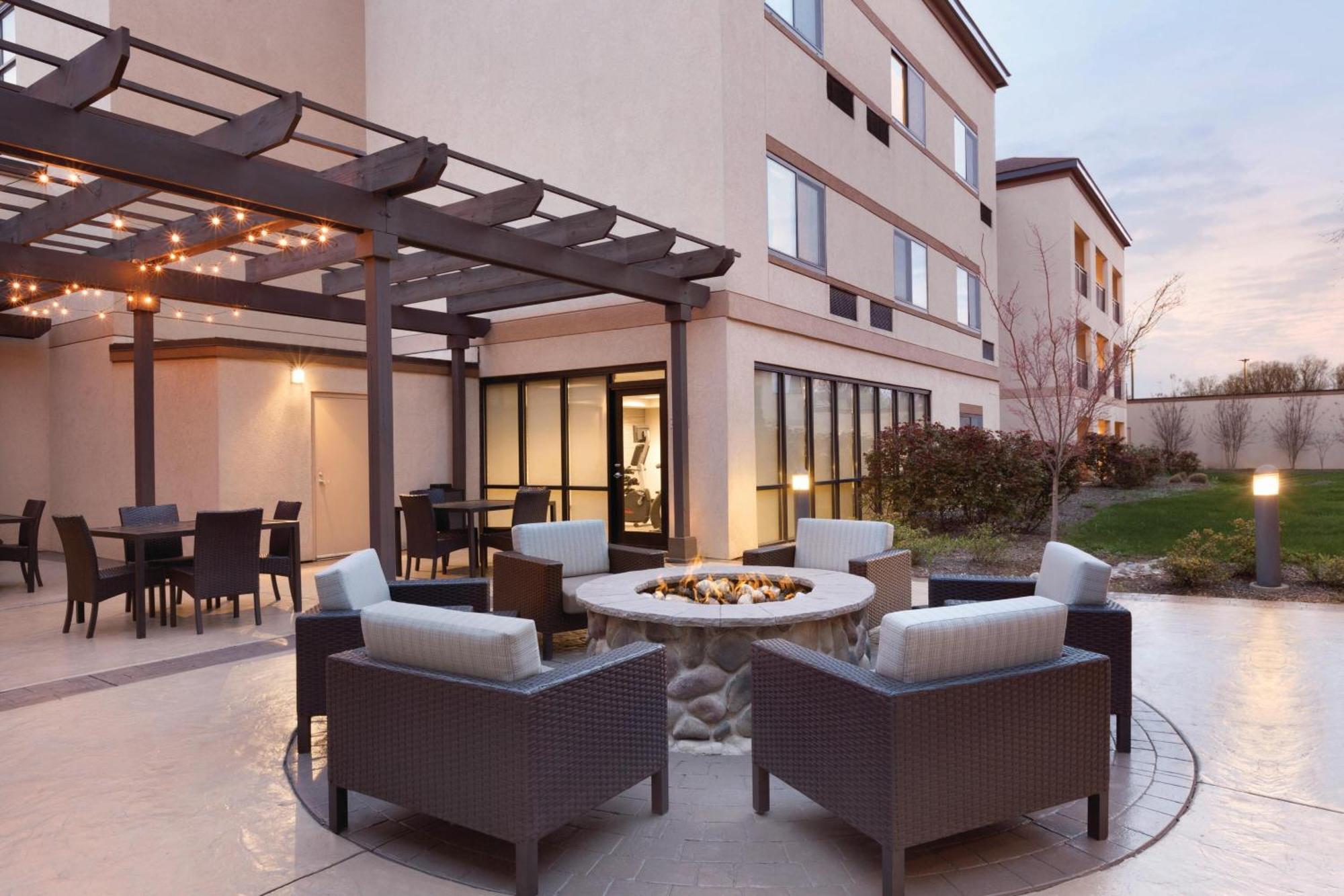 Courtyard Charlotte Airport North Hotell Eksteriør bilde